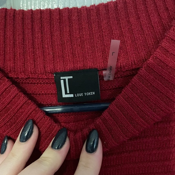 Red sweater - Picture 2 of 4